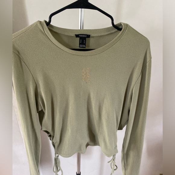 Forever 21- sweater - Picture 6 of 9